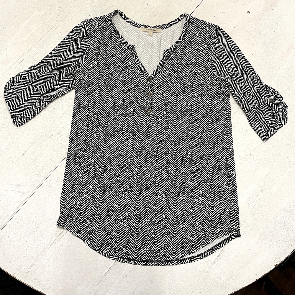 Black and white patterned shirt *CUTE*